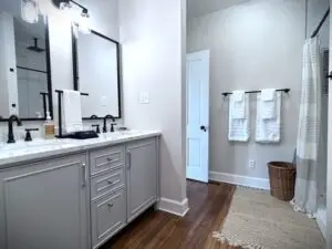 Stonecipher Manor, Livingston, Tennessee. House vacation rental/Southern charm/interior master bath main level