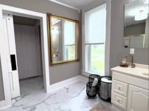 Upstairs bathroom with plush towels